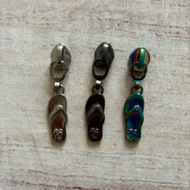 Flipflop #5 zipper pull